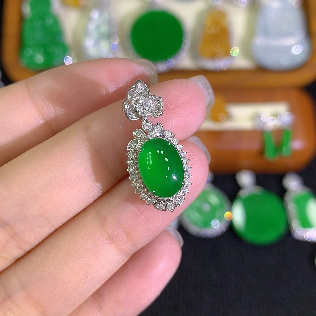 翡翠18K金镶嵌颈饰8888888