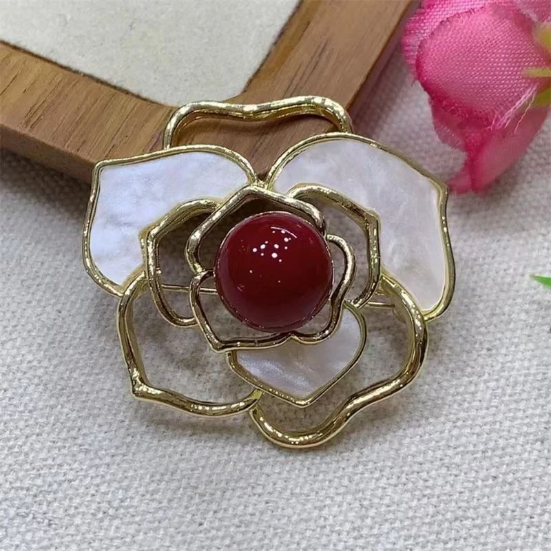 非金属珐琅胸针 高档气质山茶花香风胸针贝壳胸花高级奢华设计