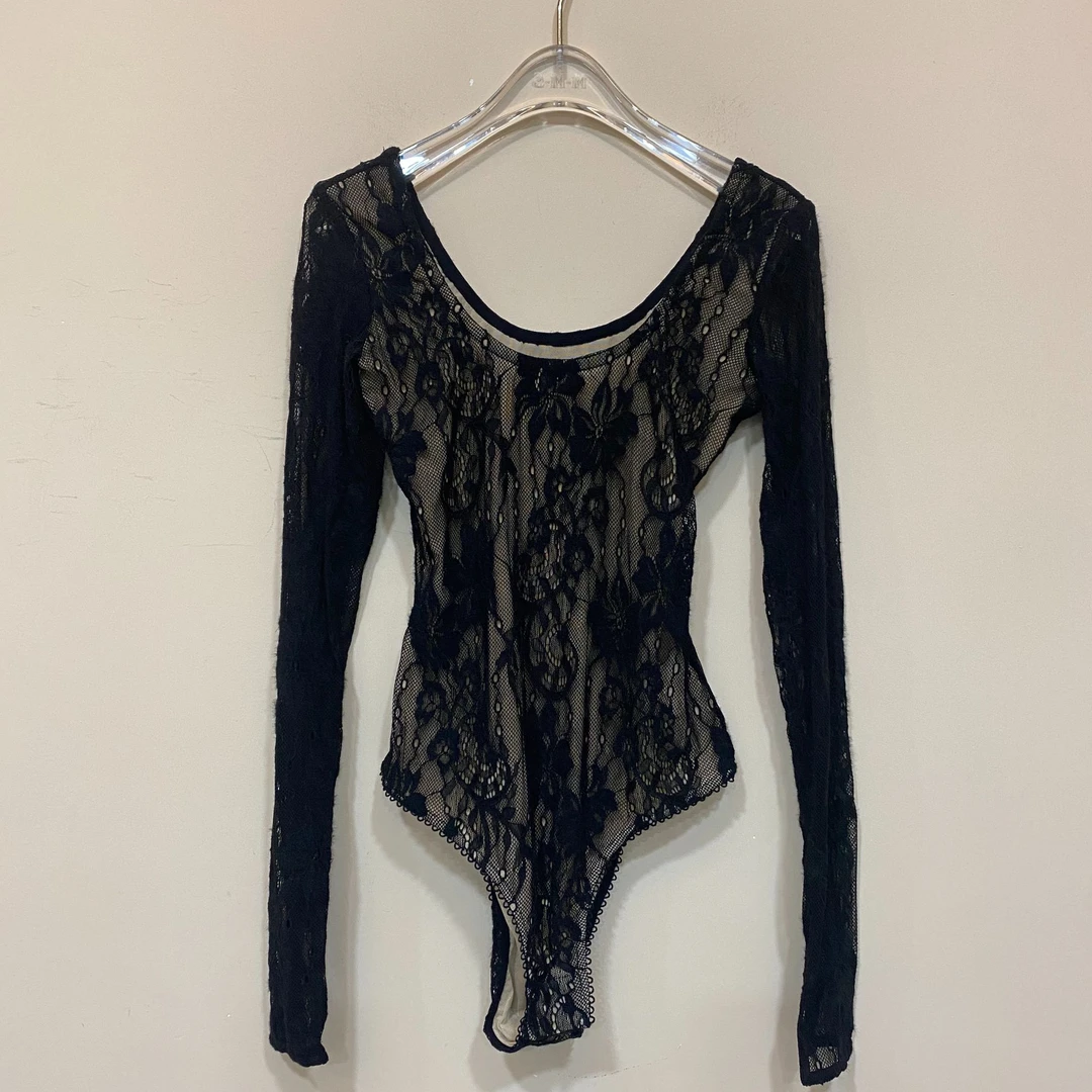 MONICA 影蕾丝镂空U领一字肩连体衣