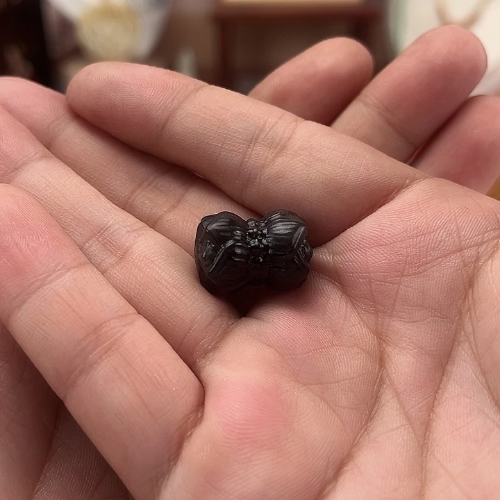 颈饰未镶嵌和田玉并蒂莲