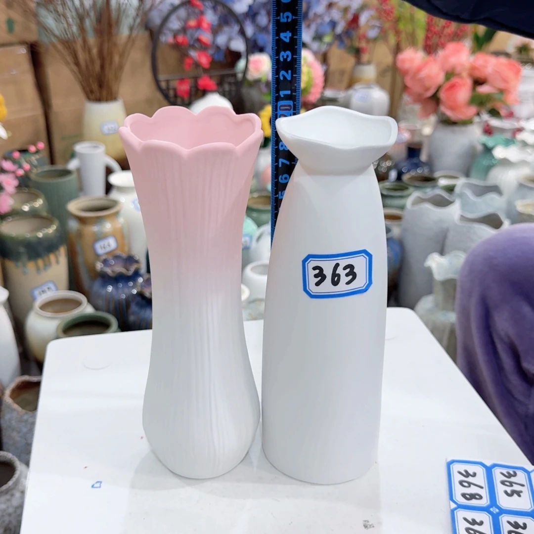 363号一对小花瓶高20厘米瑕疵