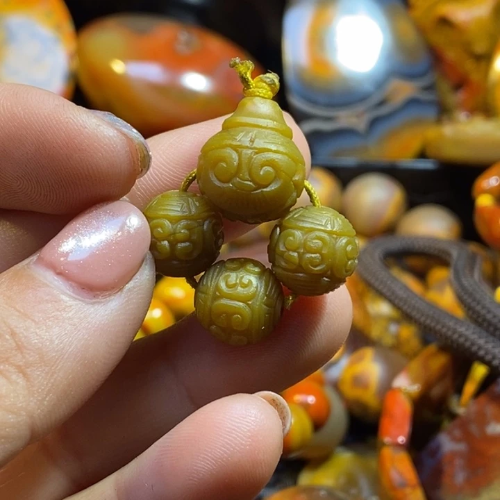 合金颈饰玛瑙/玉髓曹**俗