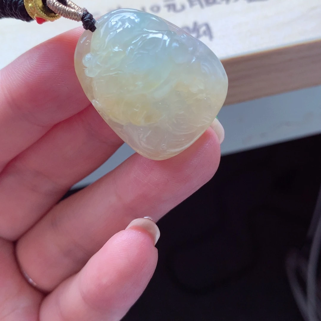 翡翠未镶嵌颈饰吊坠