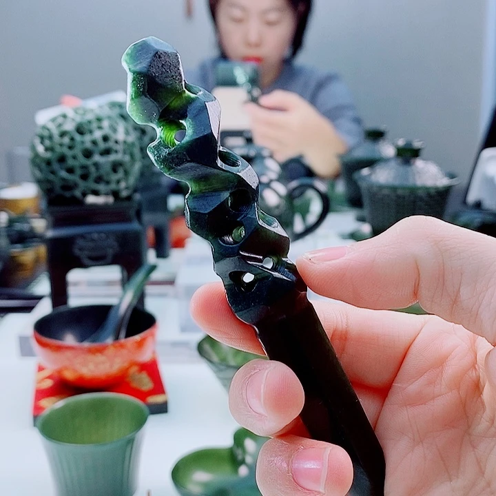 和田玉未镶嵌把件