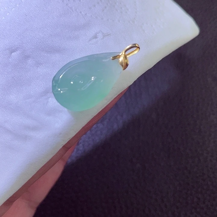 翡翠18K金镶嵌颈饰翡翠