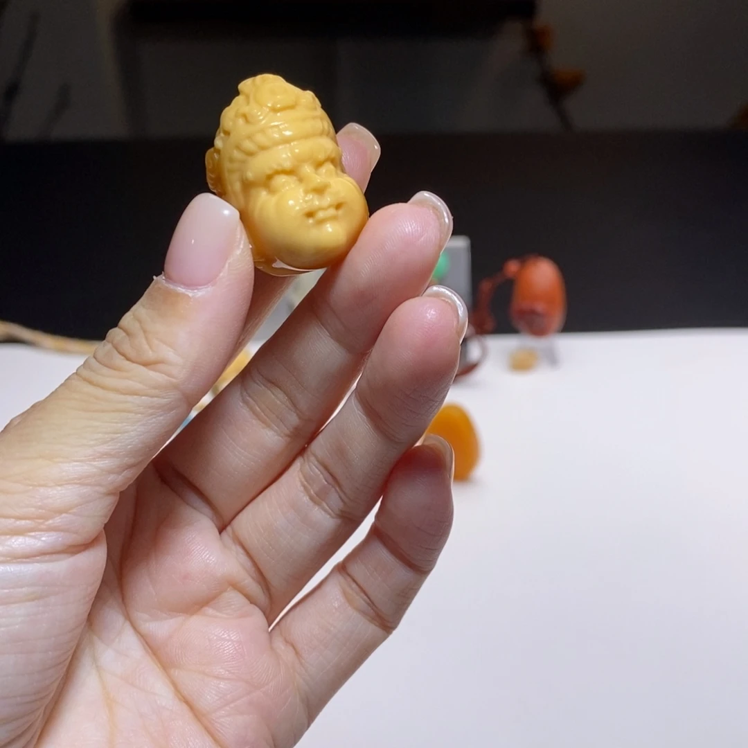 石英质玉（缅黄）未镶嵌颈饰