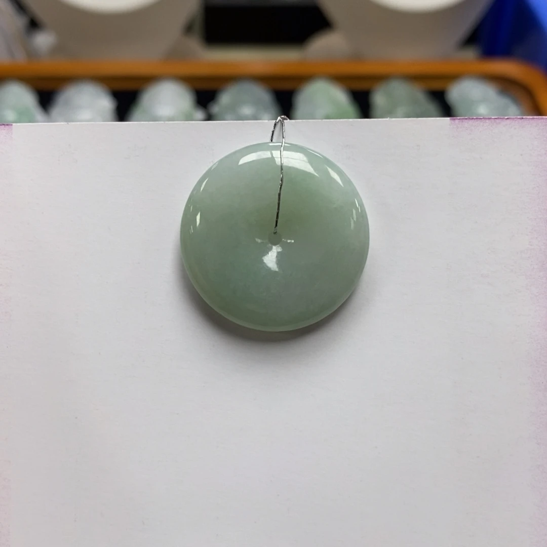 翡翠颈饰未镶嵌平安扣