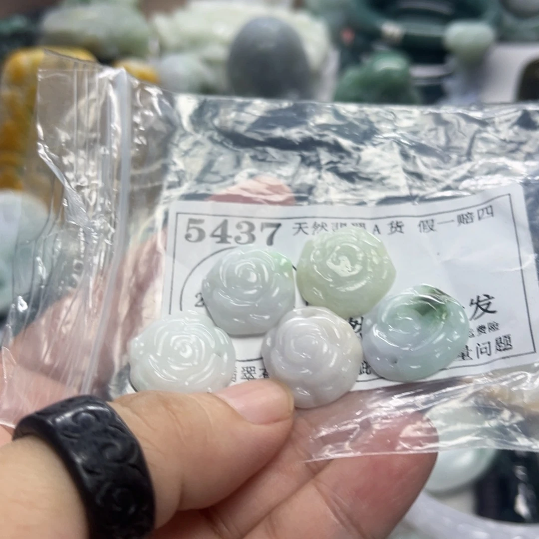 翡翠未镶嵌颈饰5437