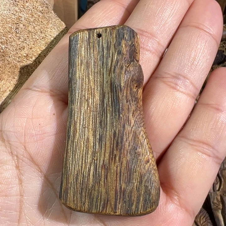 沉香沉香碎屑红棋楠沉香牌9.5克