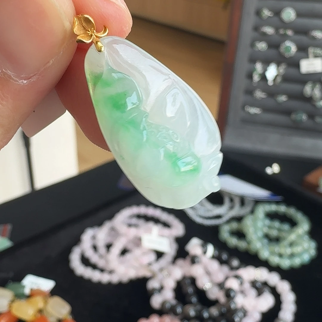 翡翠未镶嵌颈饰荷花飘正阳绿