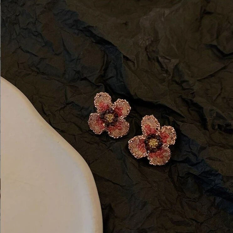 铜合金耳饰 小众设计感粉色花朵耳钉女韩国复古百搭耳饰气质耳环