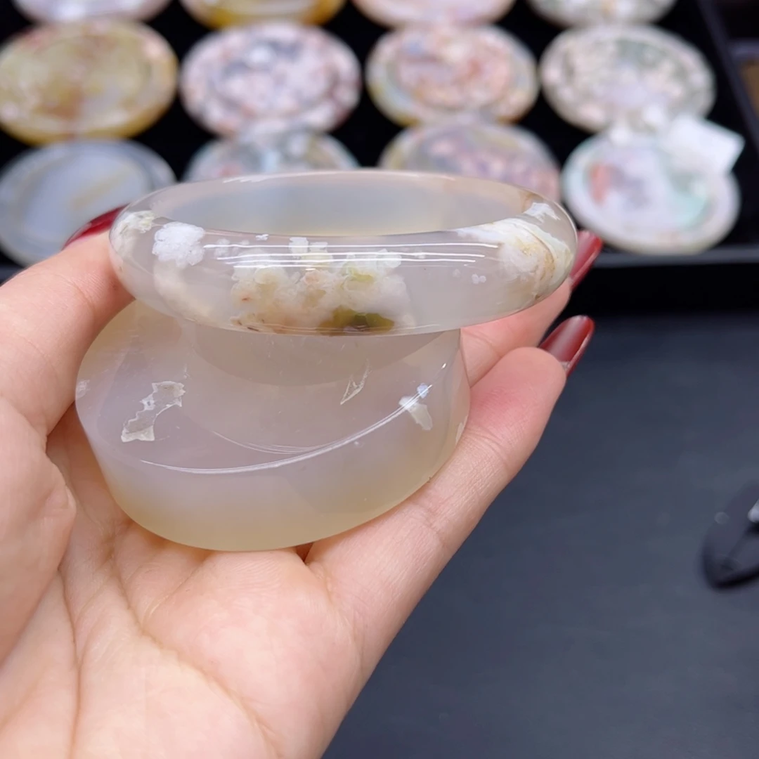 玛瑙/玉髓手镯未镶嵌56