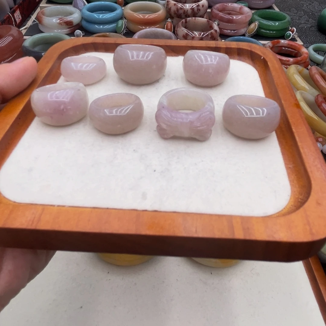 石英质玉未镶嵌圈口齐全