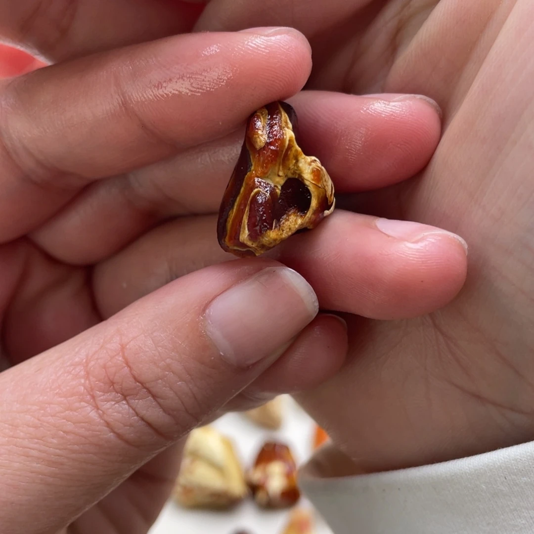 定制琥珀未镶嵌小*原石