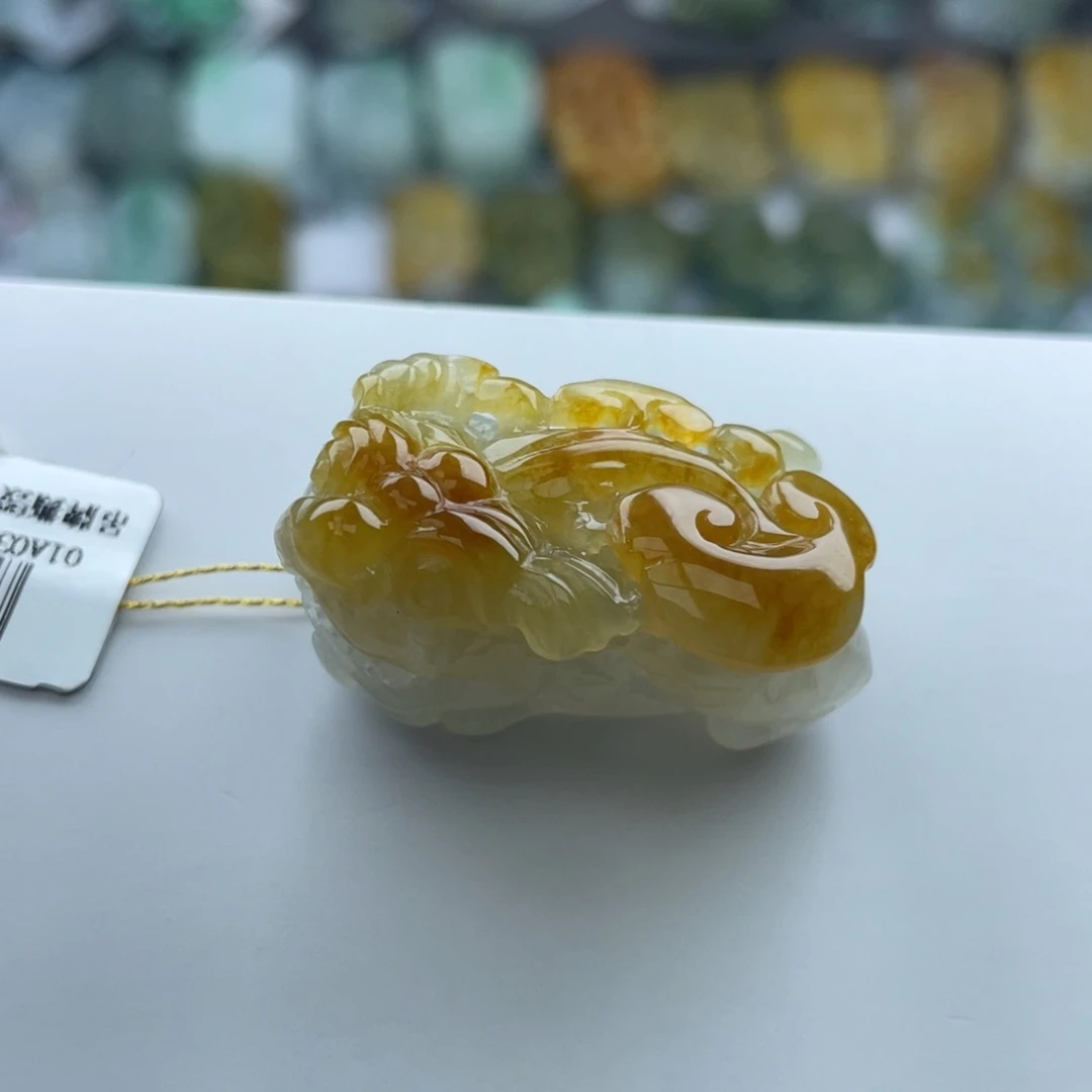 翡翠未镶嵌颈饰貔貅