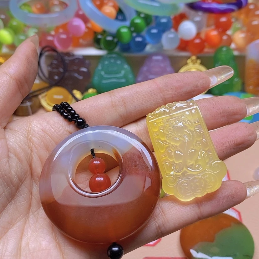 【闪购商品】玛瑙/玉髓车挂合金恩**?