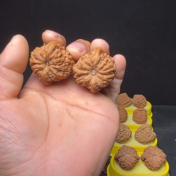 韩***n把件文玩核桃南疆凹底拉丝39尺6