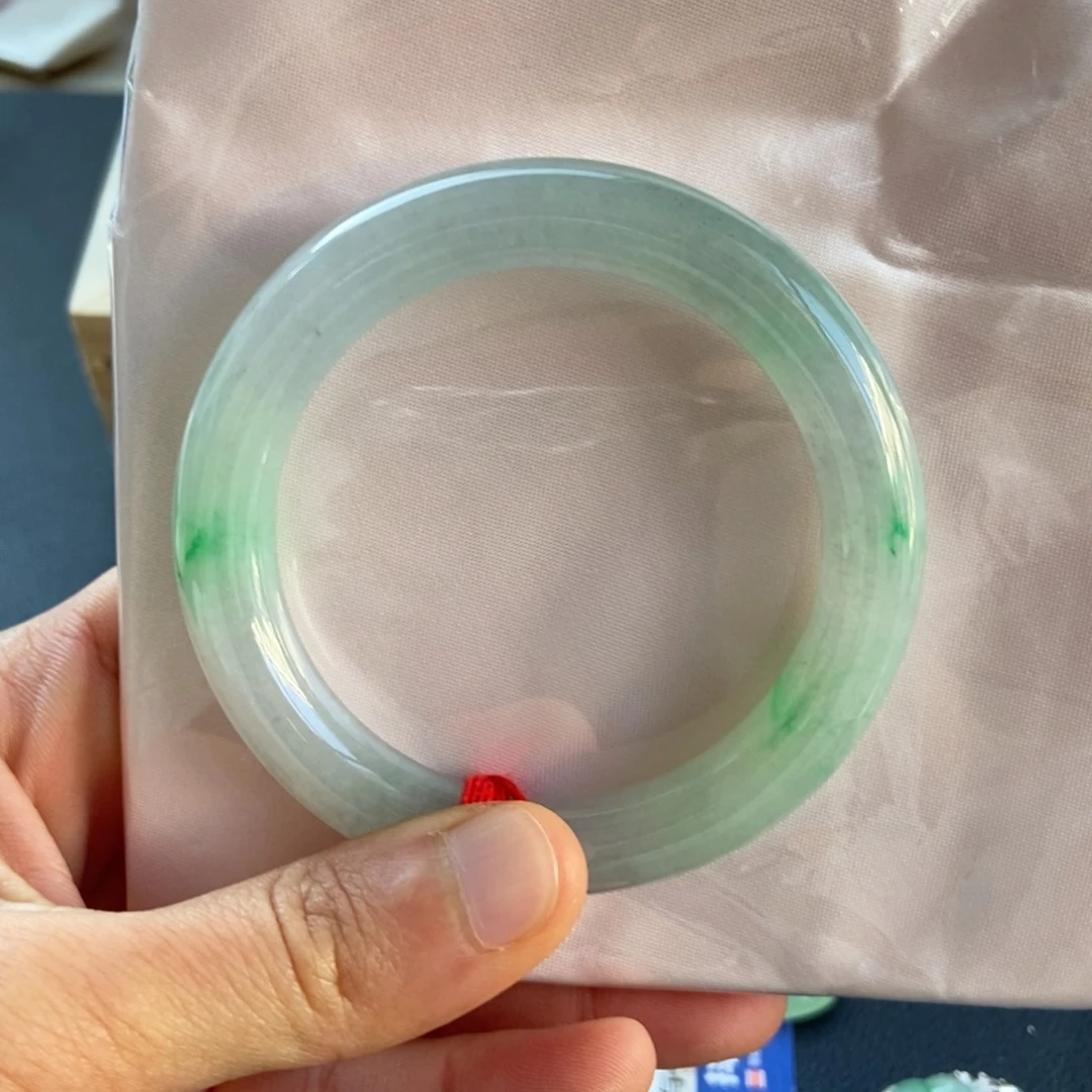 翡翠手镯未镶嵌手镯