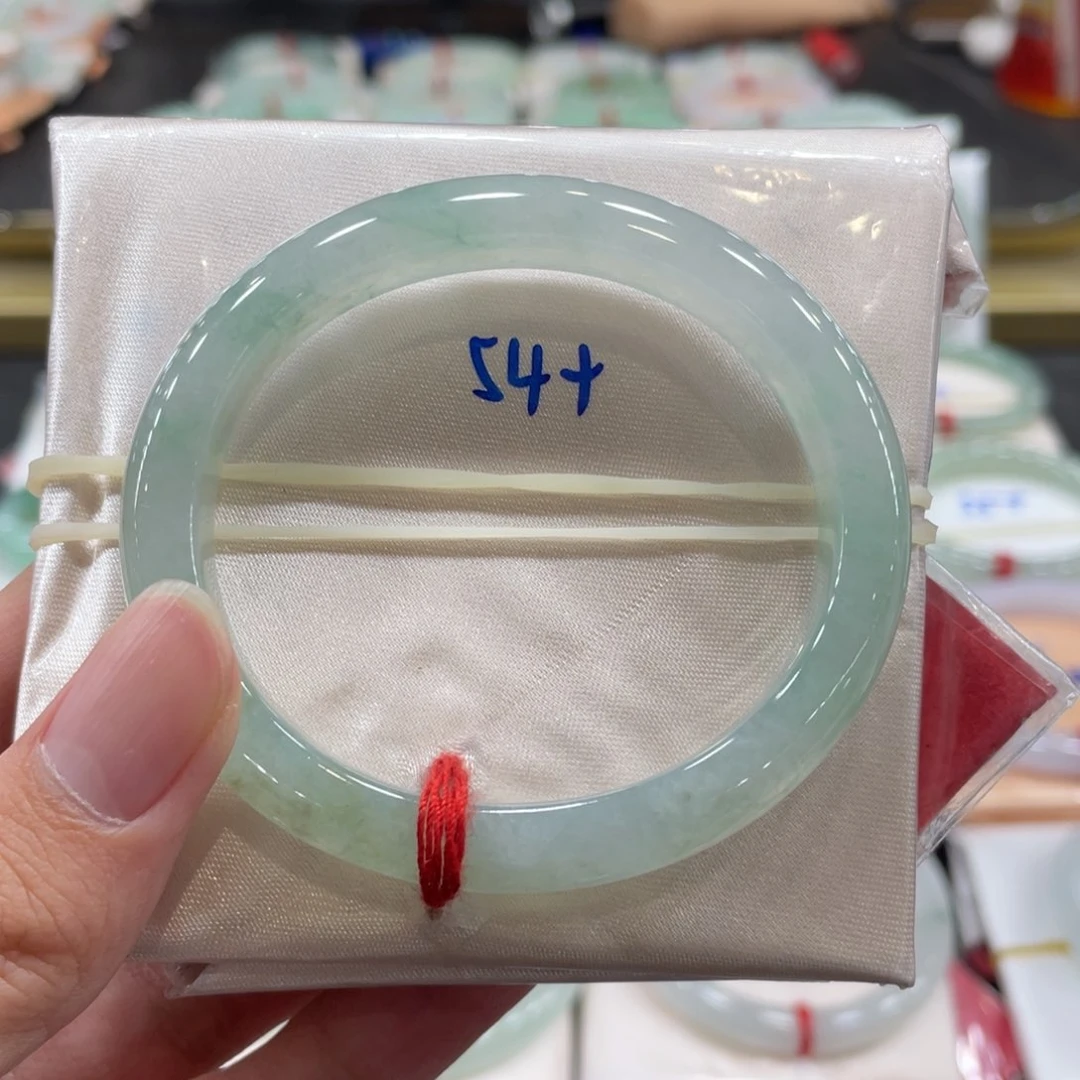 翡翠手镯未镶嵌翡翠手镯