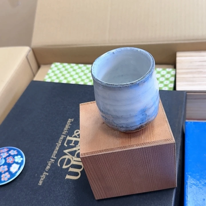 I****i瓷器。