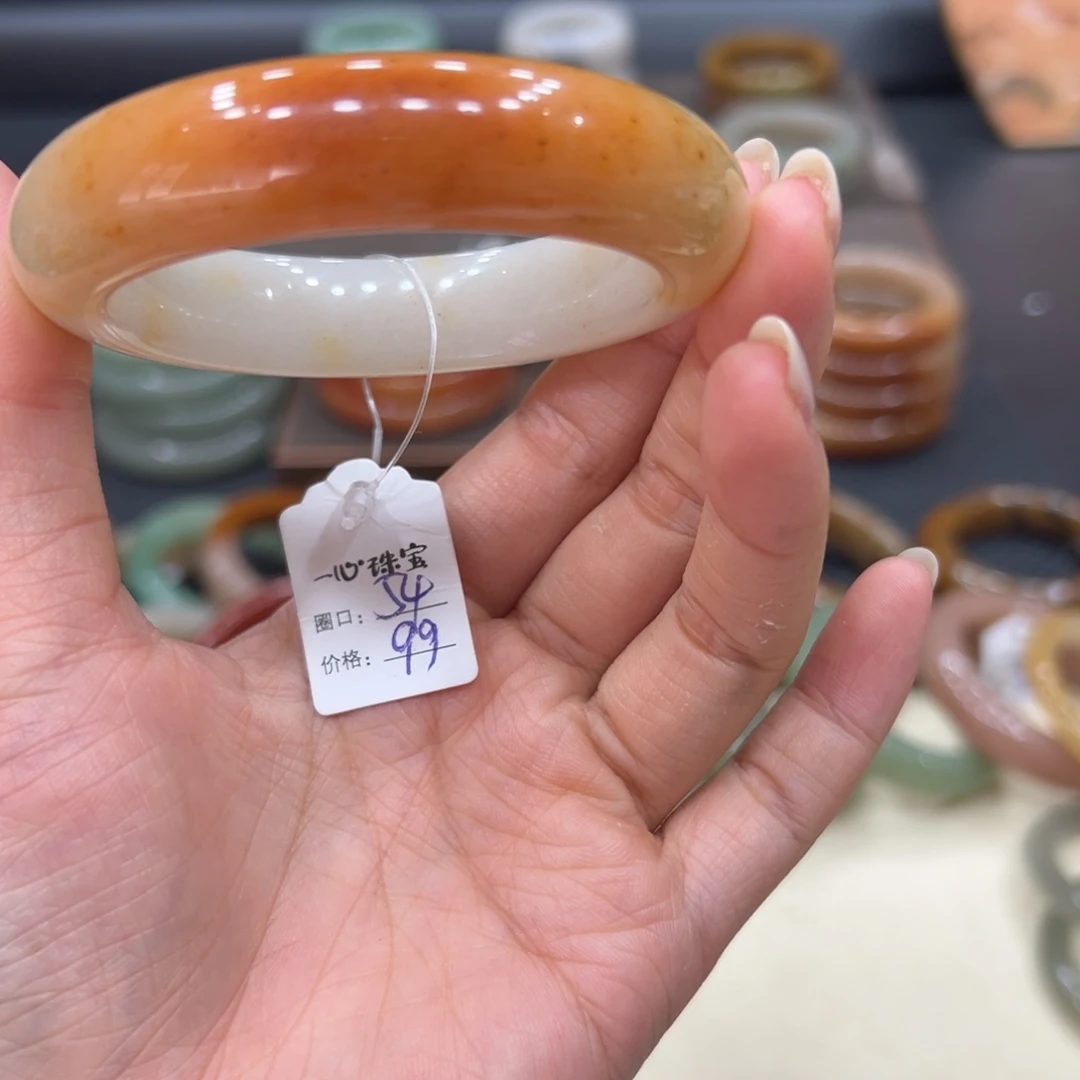 未镶嵌手镯石英质玉