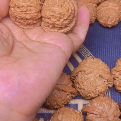 【闪购商品】文玩核桃吊坠！*白狮子40