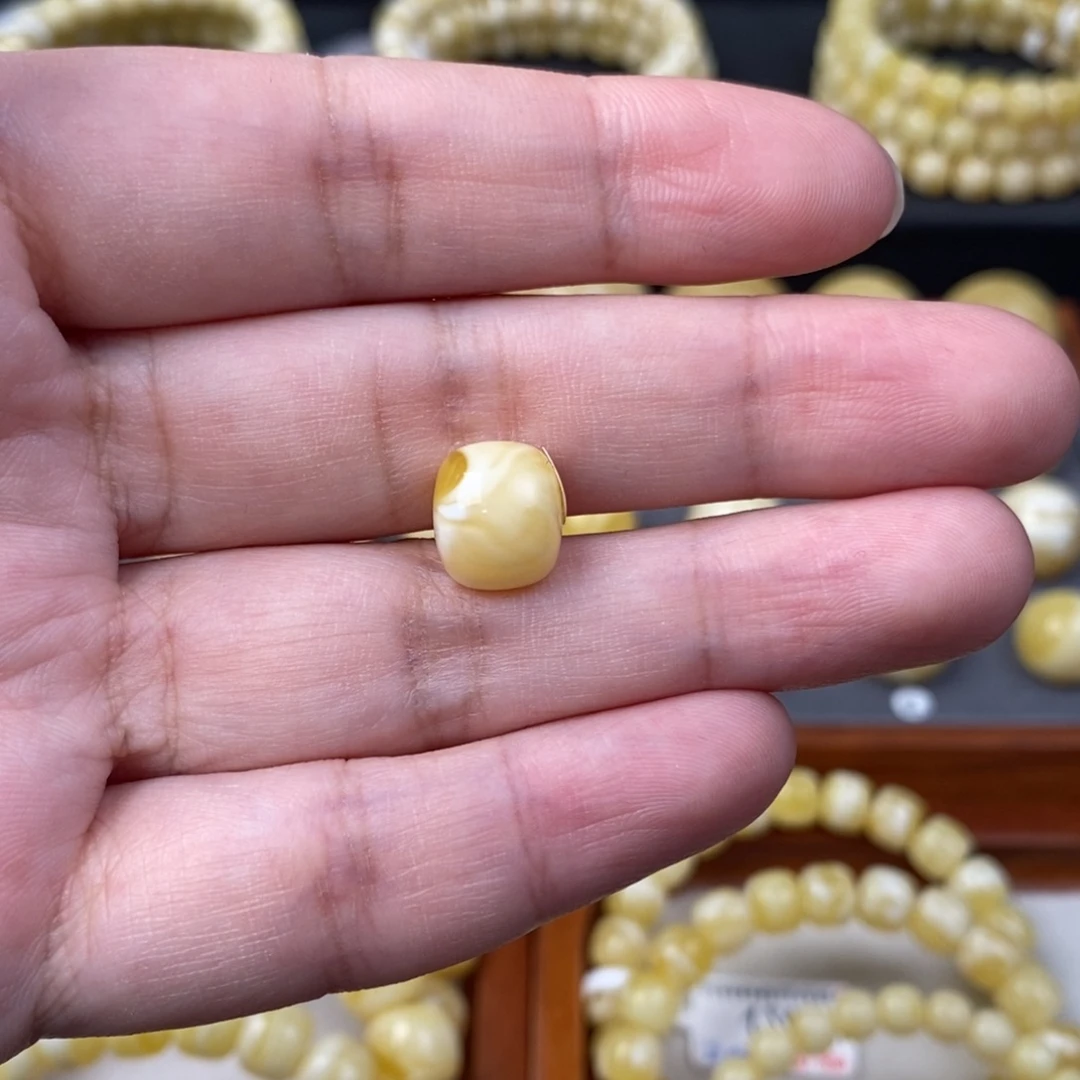 蜜蜡未镶嵌珠宝奇石11