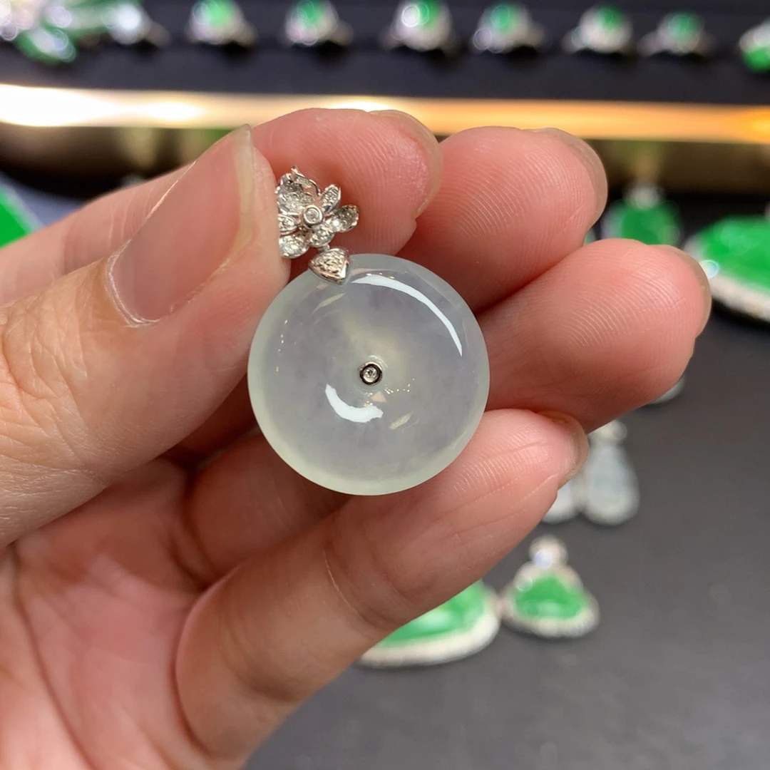 翡翠吊坠(不含链)18K金镶嵌