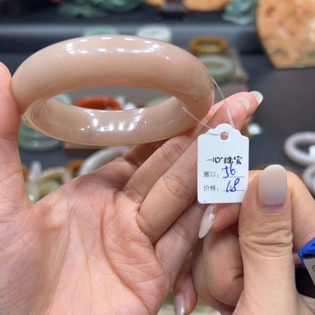 未镶嵌手镯石英质玉