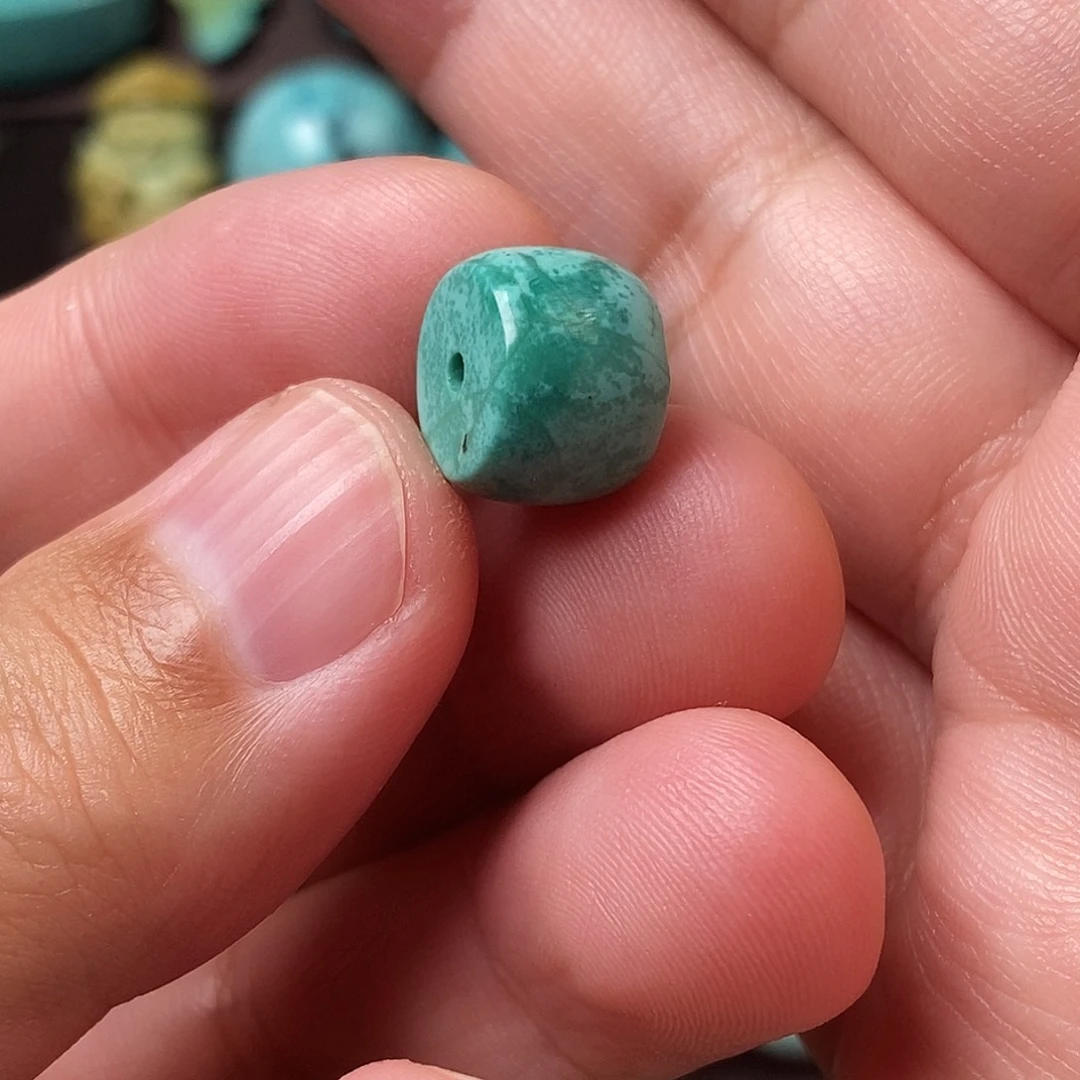 绿松石未镶嵌颈饰