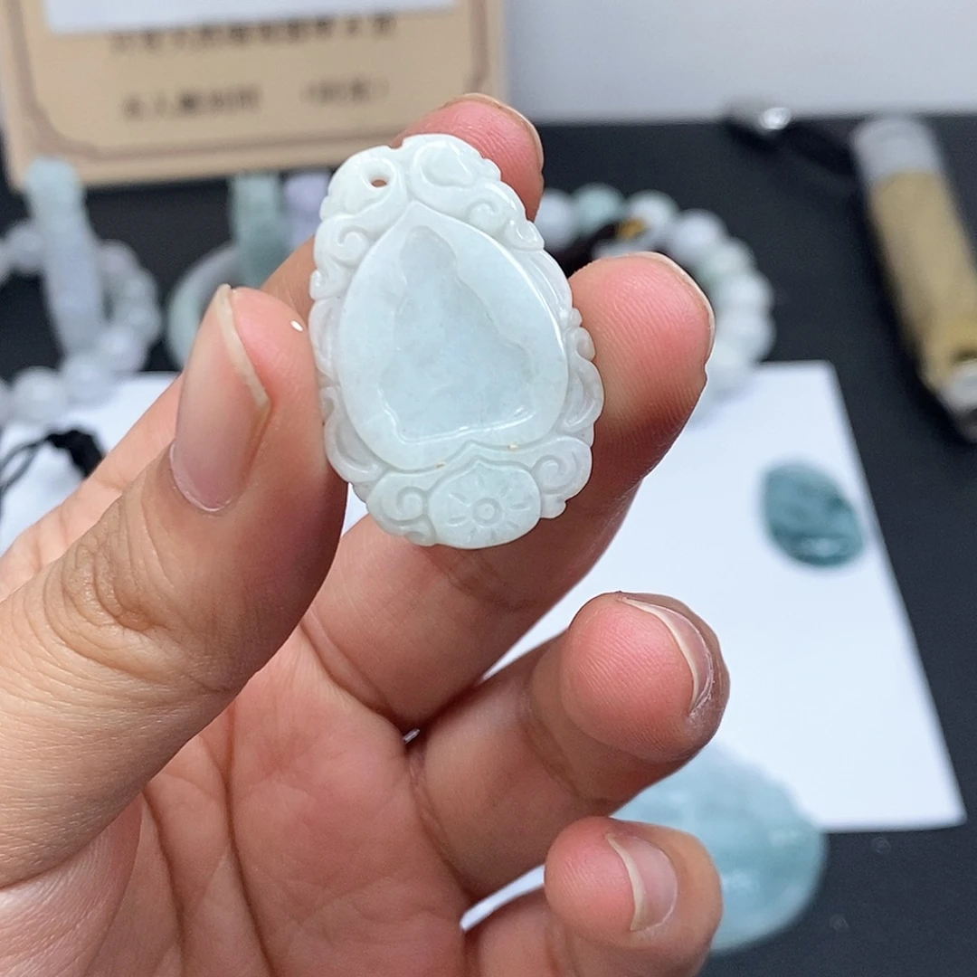 翡翠未镶嵌颈饰翡翠