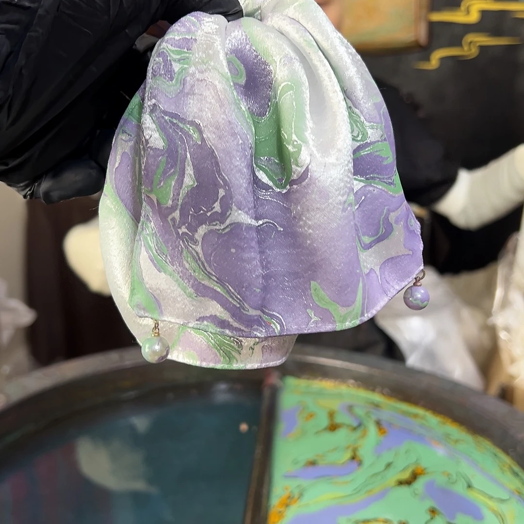 057裙摆抓夹鸢尾花