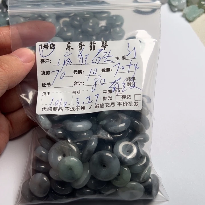 翡翠未镶嵌颈饰疯**头