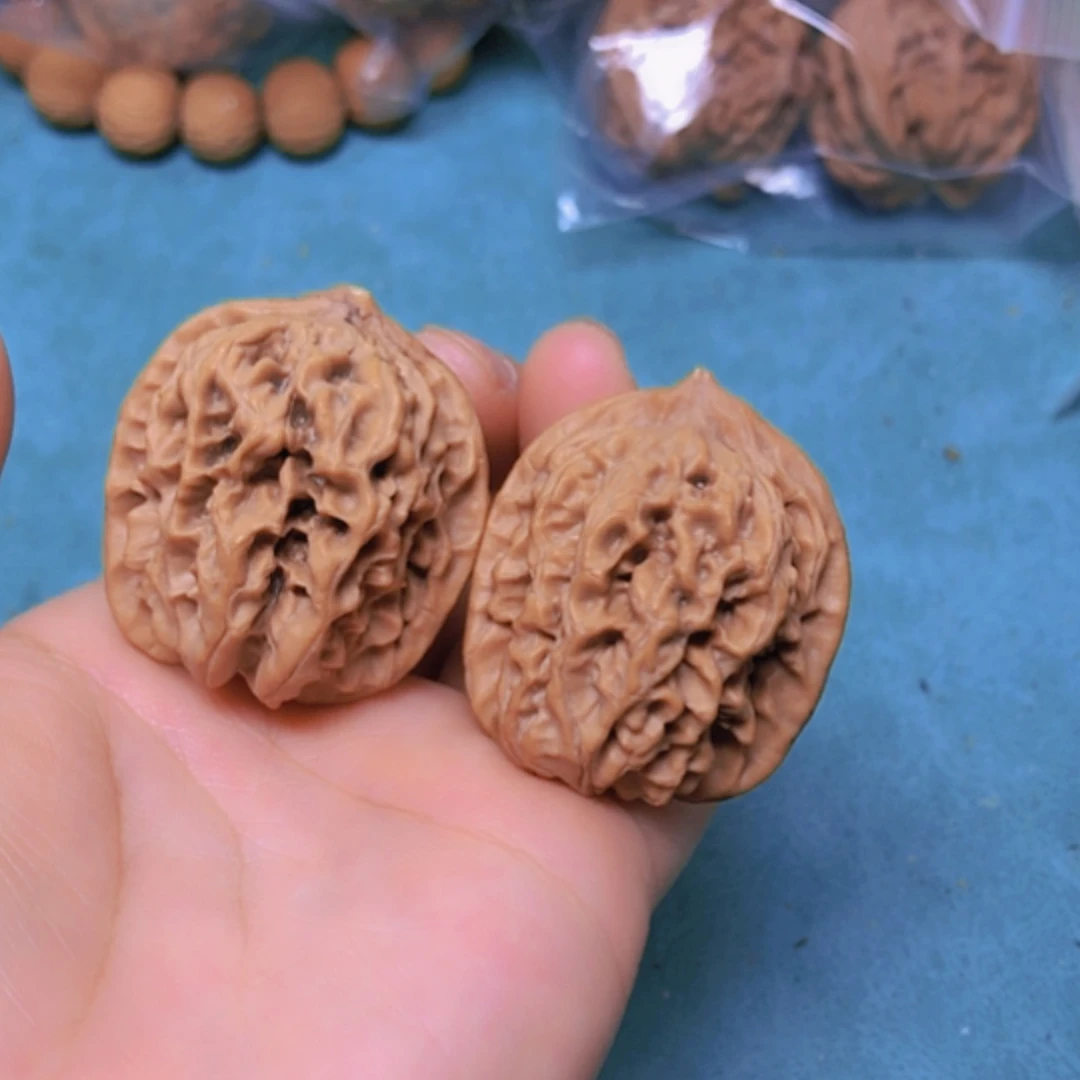 【闪购商品】把件核桃36皇家护林修尖