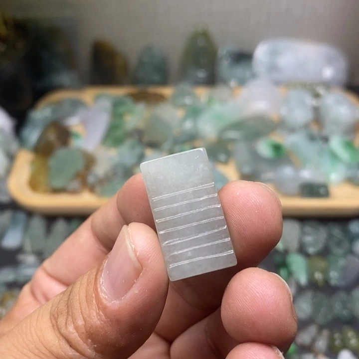 颈饰未镶嵌翡翠搓衣板
