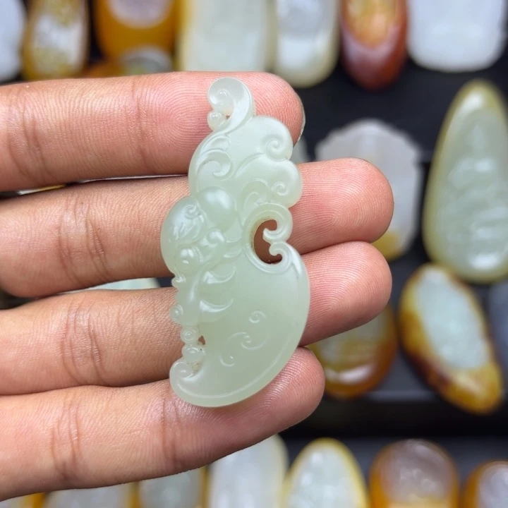 和田玉未镶嵌颈饰