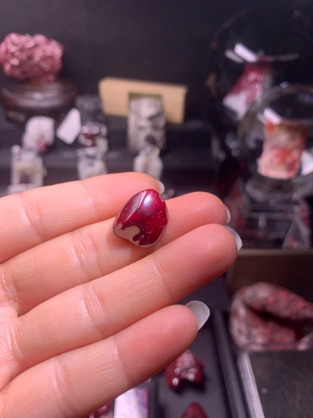 天然辰砂天然朱砂原矿吊坠