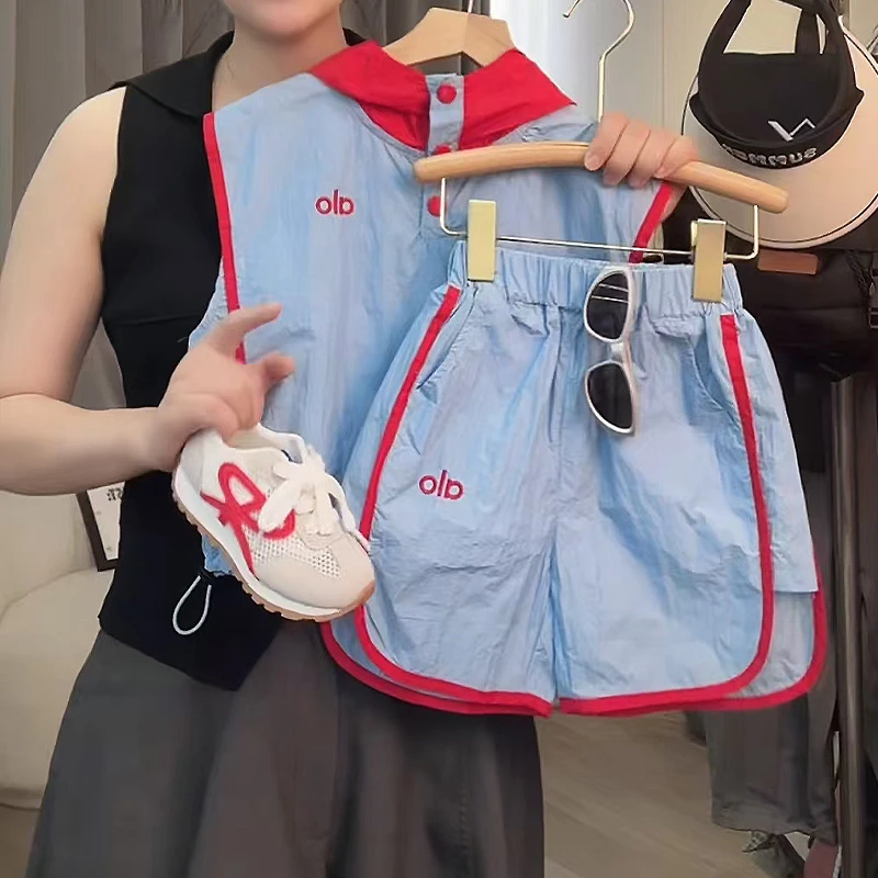 男童夏季连帽套装2025新款时髦洋气儿童无袖上衣短裤小男孩两件套