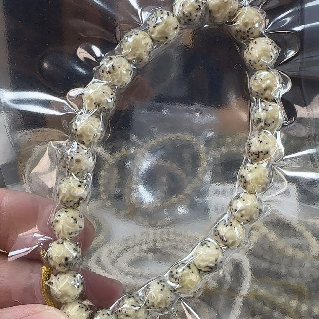 叫***哥星月菩提手串9圆傲然手持