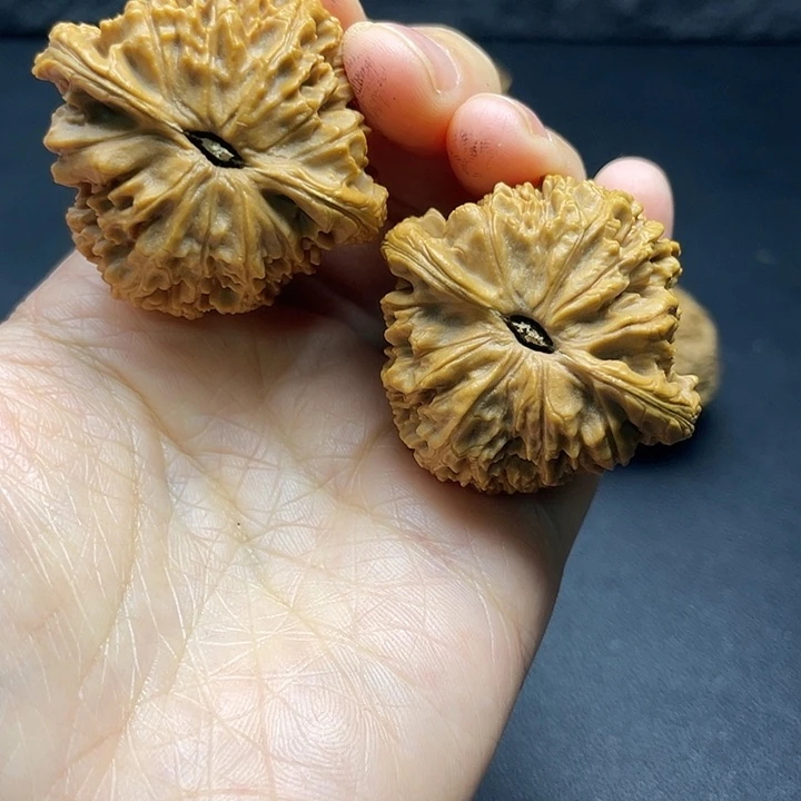 呕***吼文玩核桃吊坠南疆石