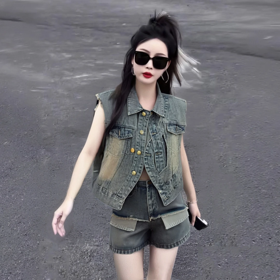 欧货2025夏季新款时尚气质减龄百搭水洗牛仔砍袖马甲+短裤两件套