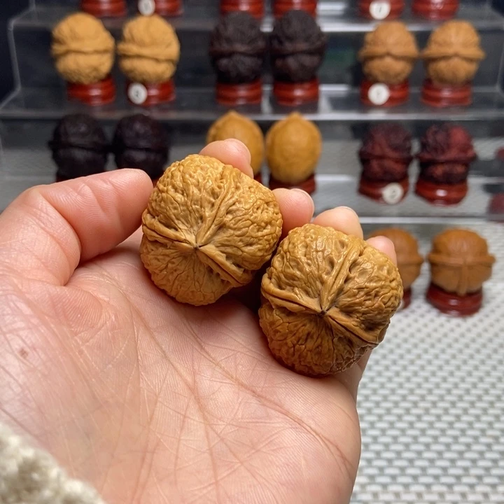 文玩核桃把件24铁三棱