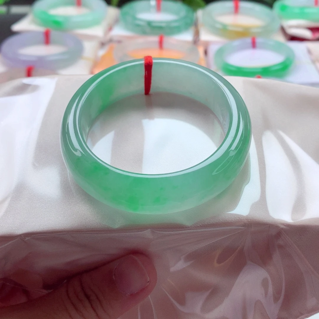 K***K翡翠未镶嵌手镯（贵妃镯）分单2A