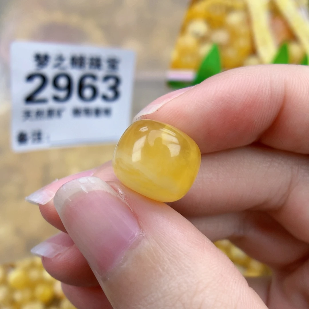 神***6裸石琥珀未镶嵌13