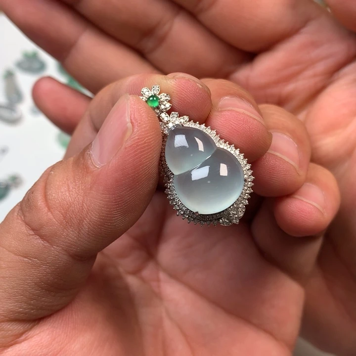 翡翠18K金镶嵌吊坠(不含链)