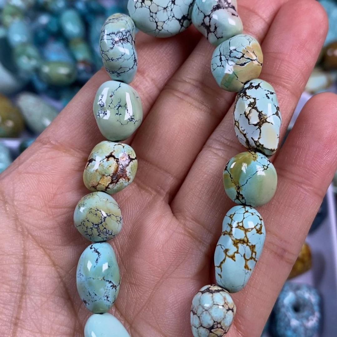 绿松石未镶嵌颈饰