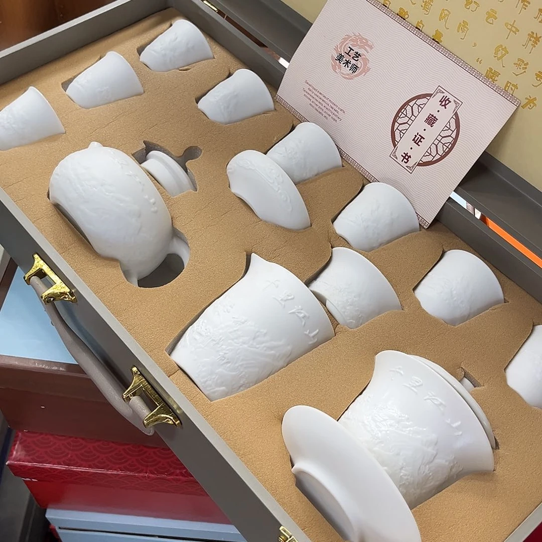 孤品茶具套装等。