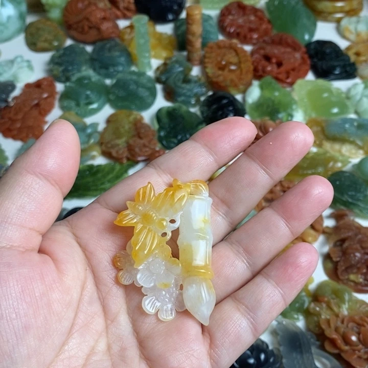 蛇纹石玉颈饰未镶嵌