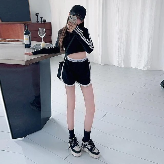 女童2025春款炸街运动套装辣妹时尚洋气休闲百搭黑色卫衣短裤套装