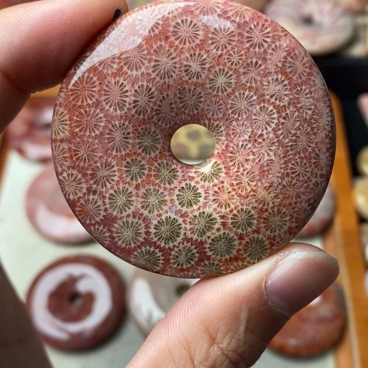 硅化玉颈饰未镶嵌游**樂